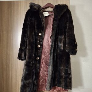 Vintage Lykafur Elegant Faux Fur Coat in Rich Brown